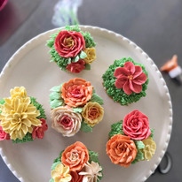 Pipped Flower Cupcakes