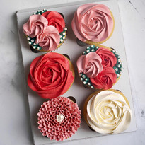 Pipped Flower Cupcakes